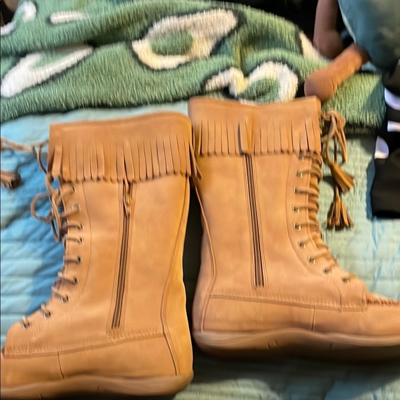 L.L. Bean Suede Leather Tan Tassel Fringe Sheepskin Boots 9 Medium Moccasin Cozy - Picture 3 of 12